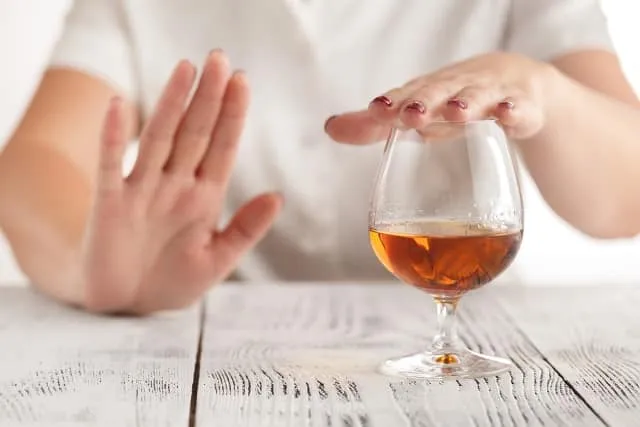 Hạn chế tối đa việc tiêu thụ rượu, bia và các đồ uống có cồn